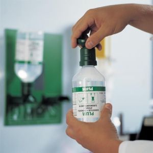 Lavage actif des yeux : c’est quoi, à quoi ça sert et pourquoi c’est indispensable ?